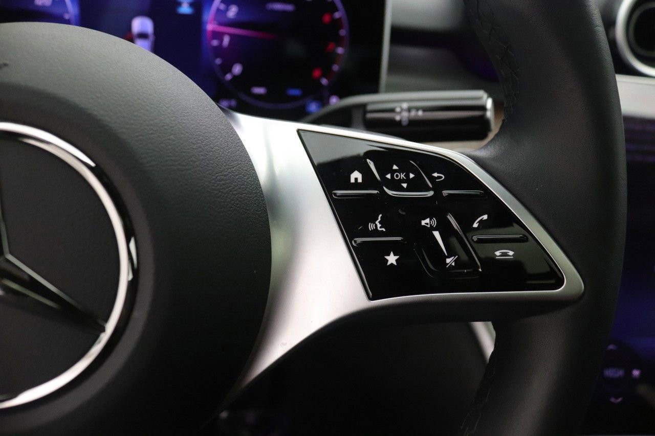 Used 2025 Mercedes-Benz C 300 4MATIC Sedan image 15