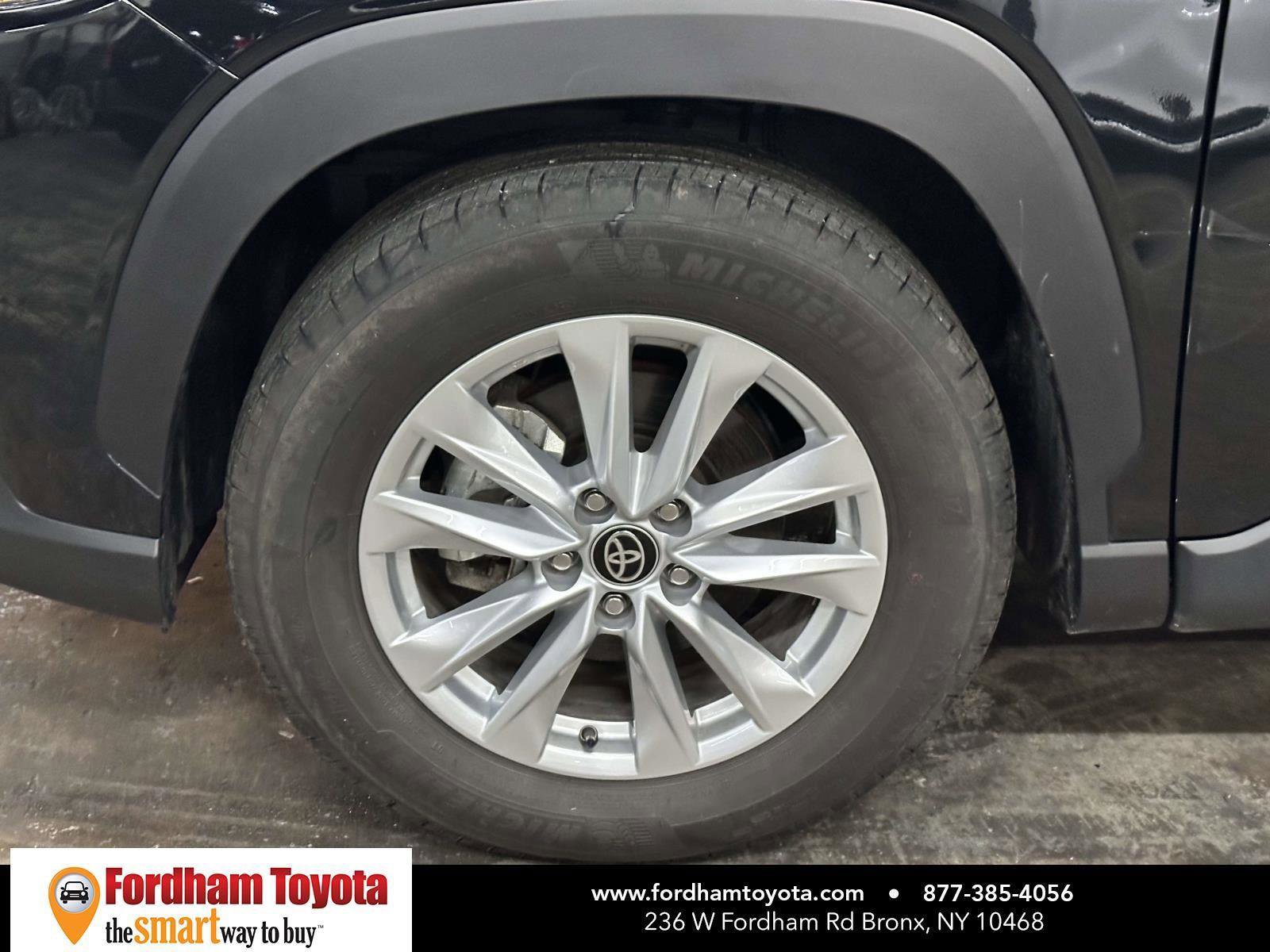 Used 2025 Toyota Corolla Cross LE image 10