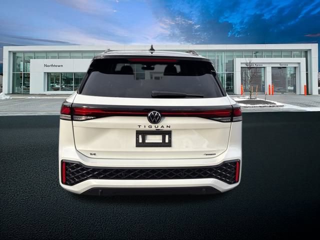 New 2026 Volkswagen Tiguan SE R-Line image 3