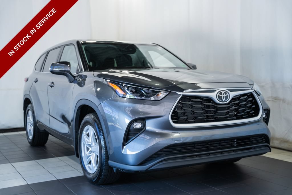 Used 2023 Toyota Highlander LE AWD/4WD image 1