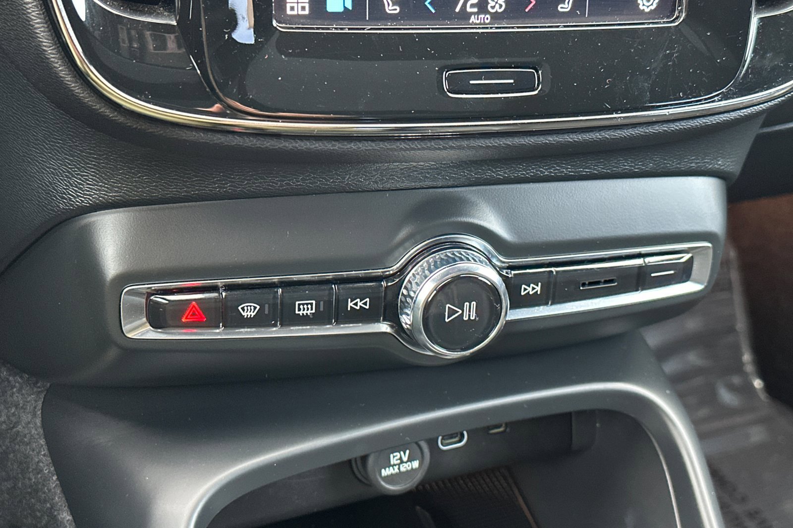Certified 2023 Volvo XC40 Recharge Ultimate w/ Protection Package Premier image 25