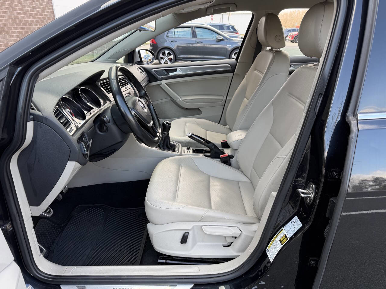 Used 2019 Volkswagen Golf Alltrack S image 15