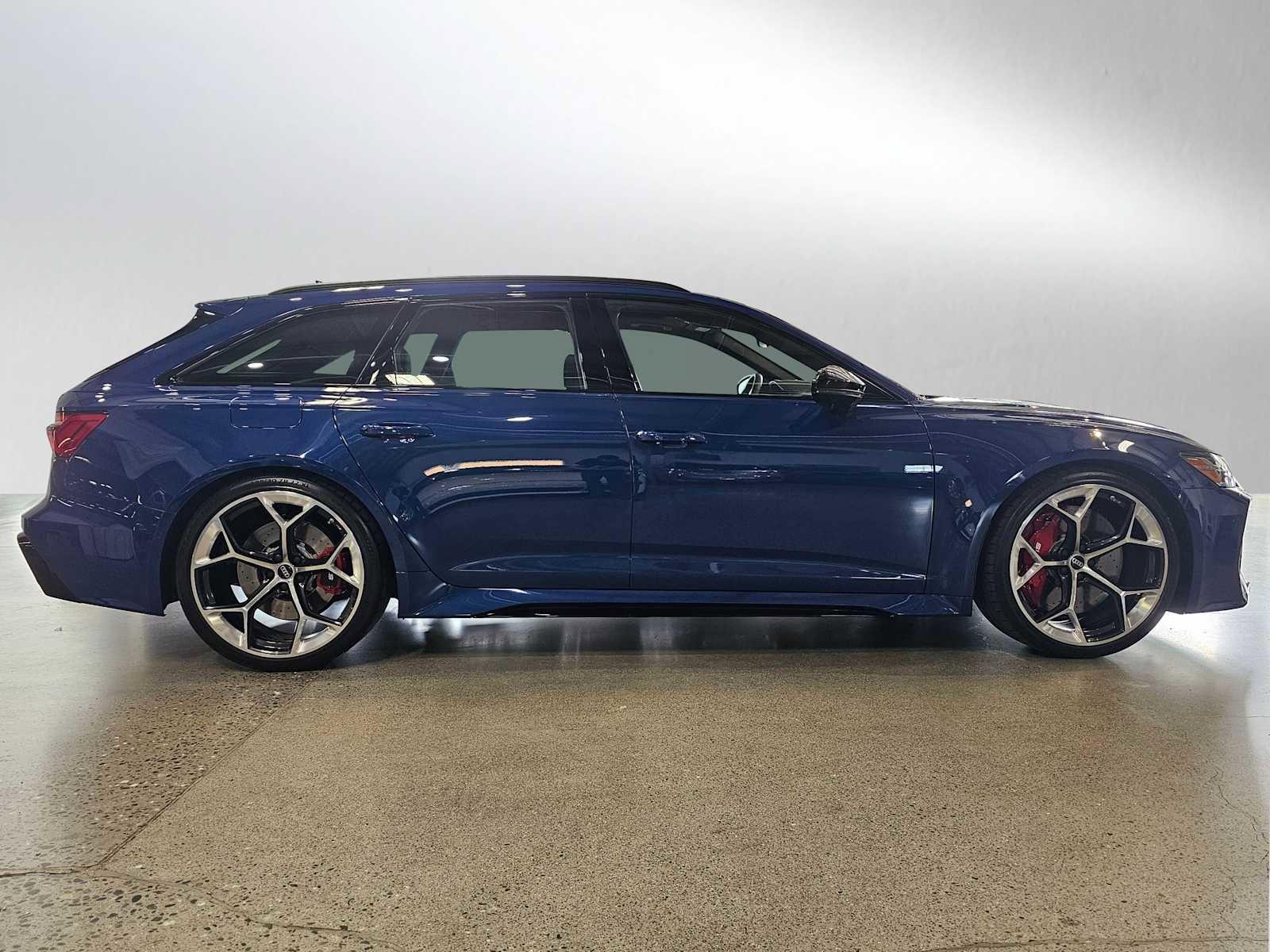 Used 2025 Audi RS 6 performance AWD/4WD image 2