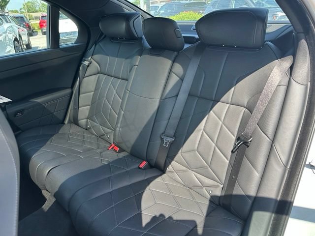 Used 2024 BMW i7 eDrive50 RWD image 28