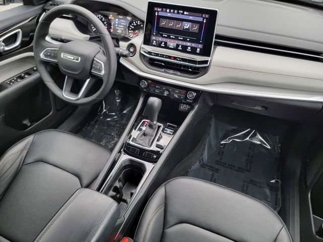 Certified 2024 Jeep Compass Limited image 39