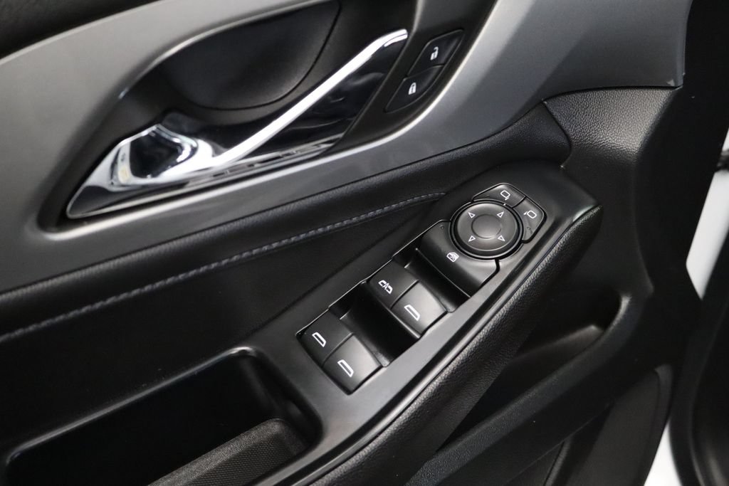 Used 2023 Chevrolet Traverse LT FWD image 18