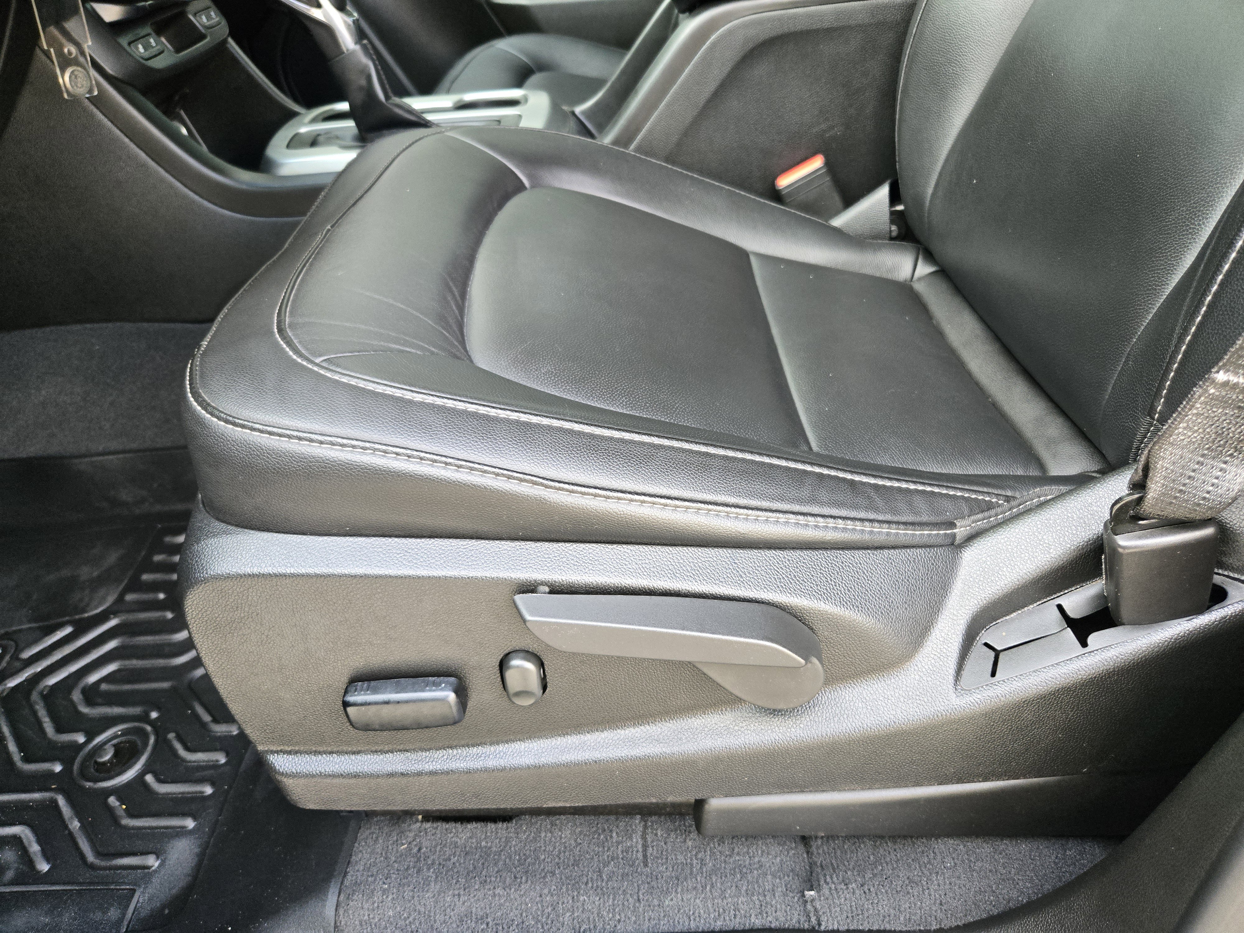 Used 2022 Chevrolet Colorado LT w/ Luxury Package image 18