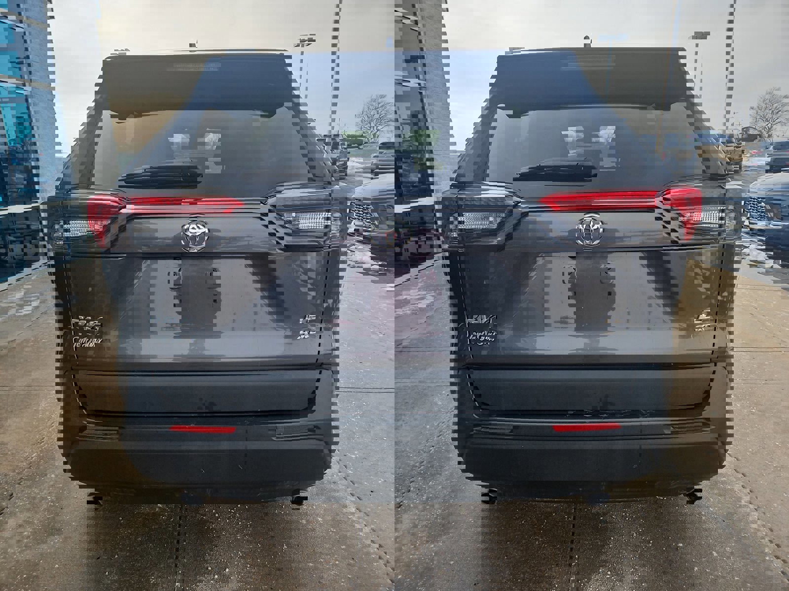 Used 2021 Toyota RAV4 LE image 19