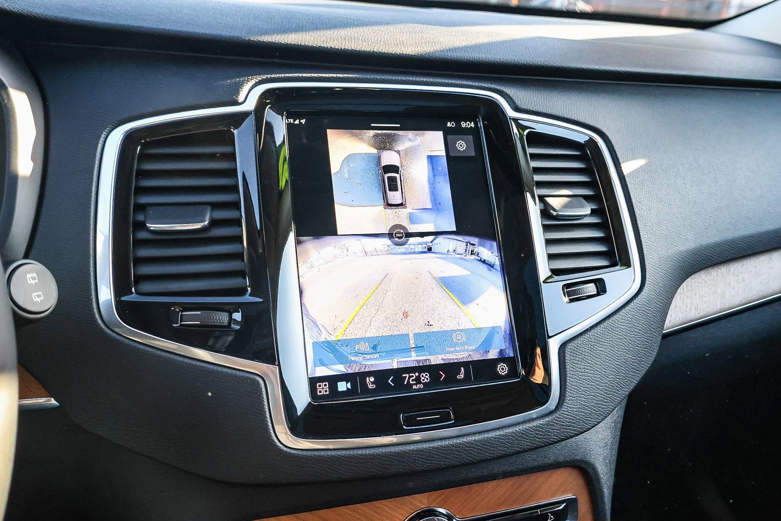 Used 2025 Volvo XC90 B5 Plus w/ Protection Package Premier image 33