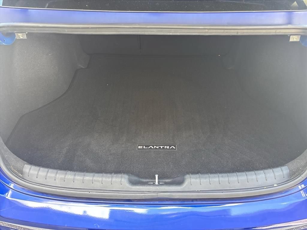 Used 2023 Hyundai Elantra Limited FWD image 3