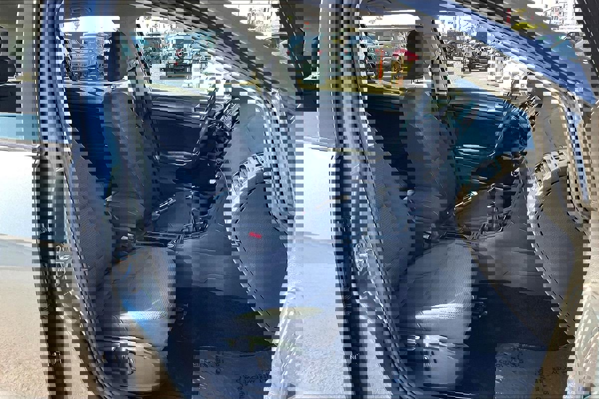 Used 2019 Volkswagen Golf S image 17