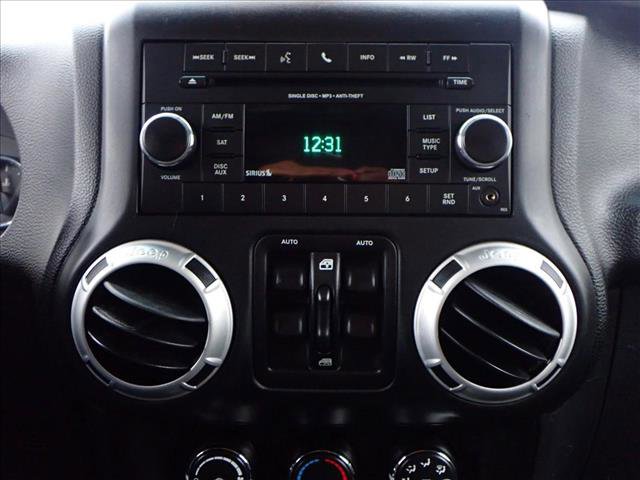 Used 2016 Jeep Wrangler Unlimited Rubicon w/ Connectivity Group image 16