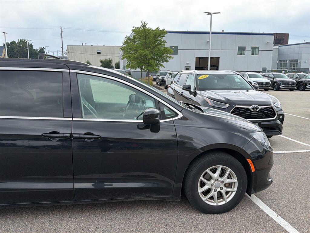 Used 2020 Chrysler Voyager Lxi FWD image 11