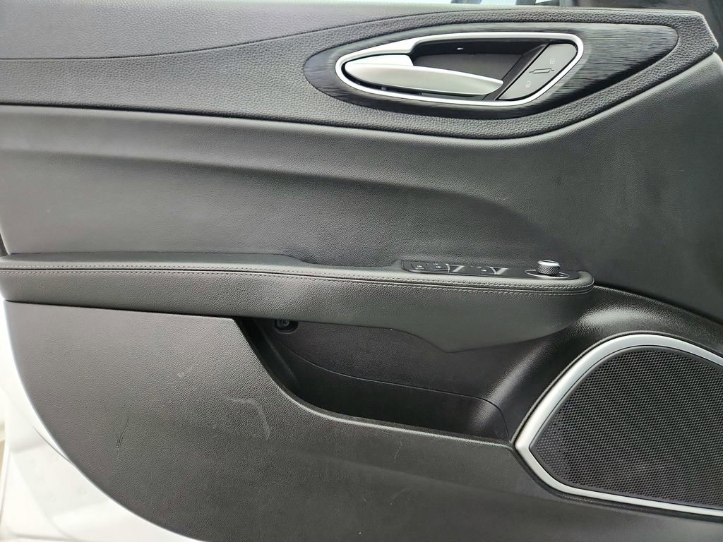 Used 2019 Alfa Romeo Giulia AWD image 21