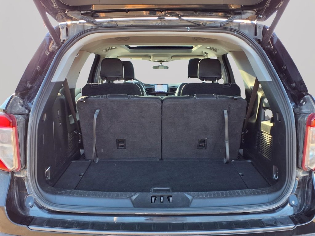 Used 2023 Ford Explorer XLT w/ Equipment Group 202A AWD/4WD image 10