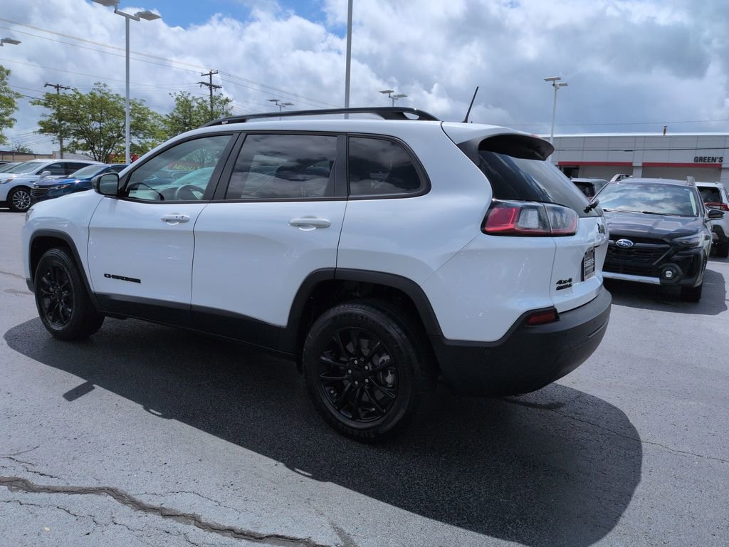 Used 2023 Jeep Cherokee Altitude Lux AWD/4WD image 3