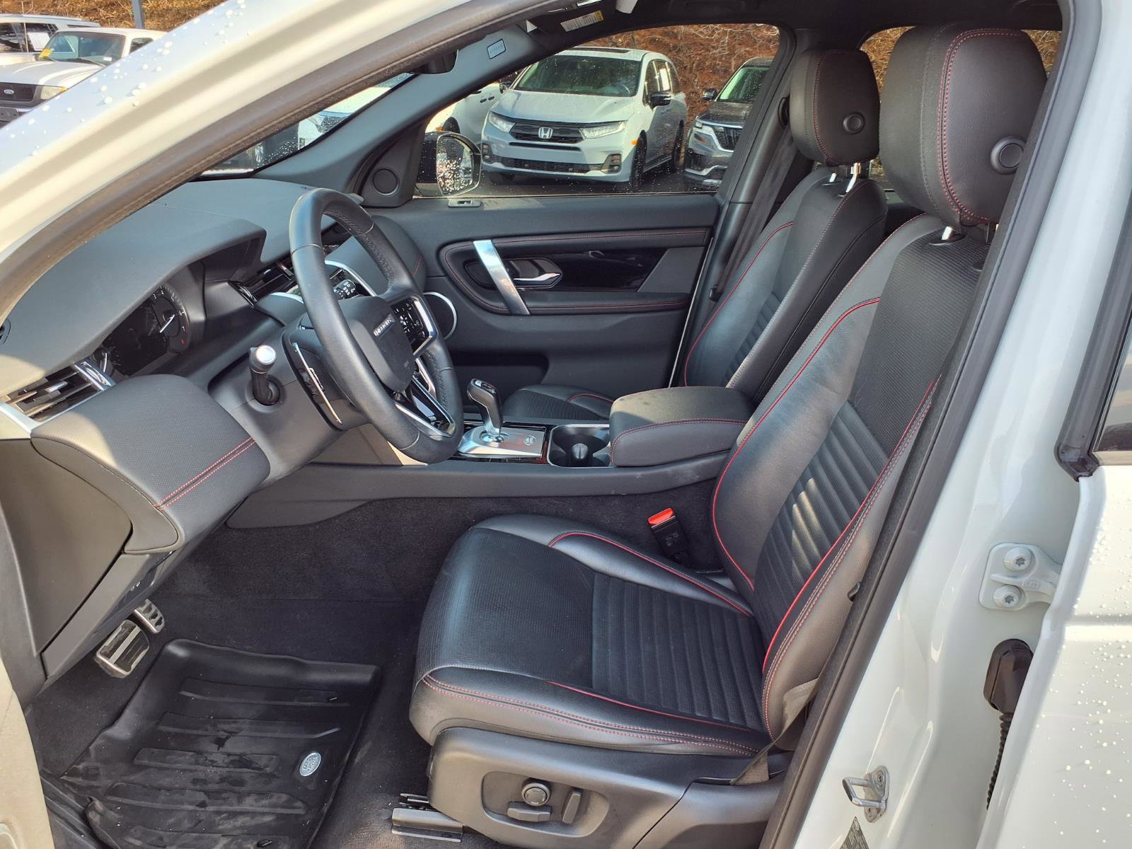 Used 2023 Land Rover Discovery Sport SE R-Dynamic image 12