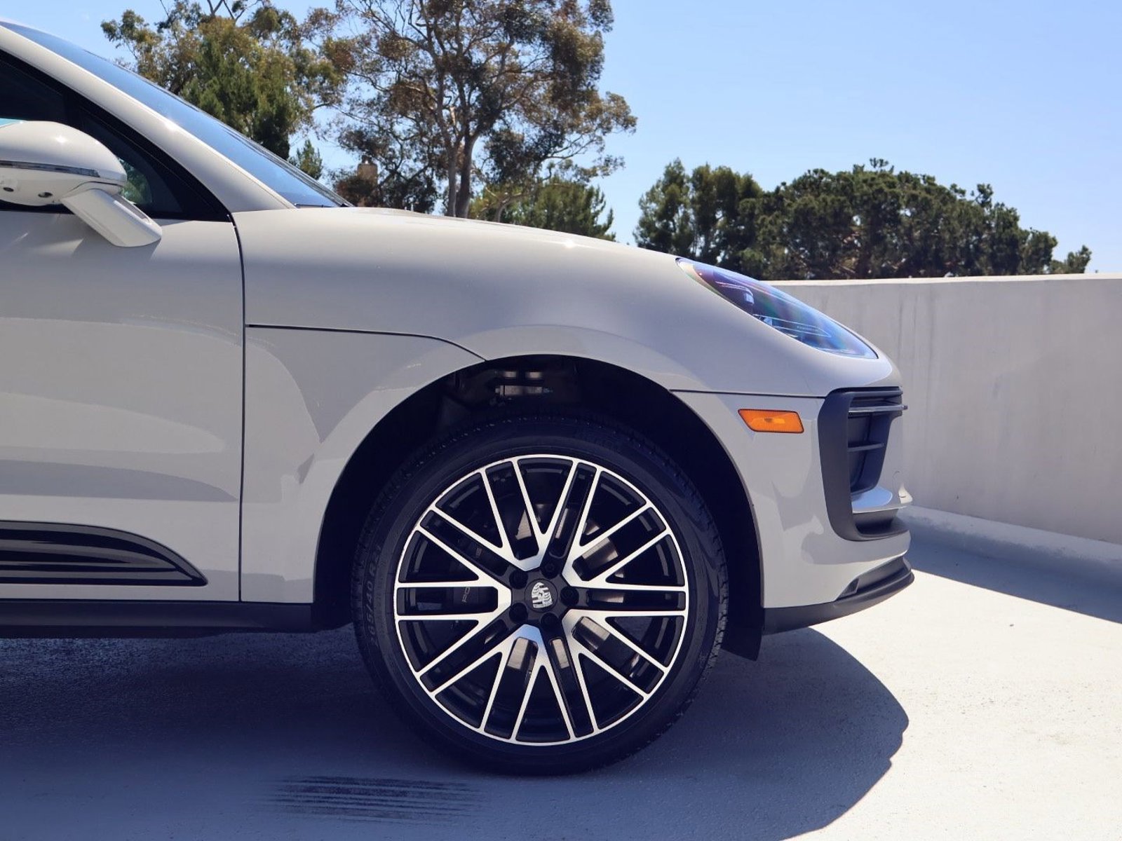 Certified 2025 Porsche Macan image 11
