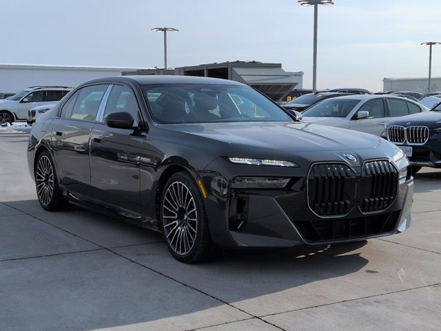 New 2026 BMW 750e xDrive image 7