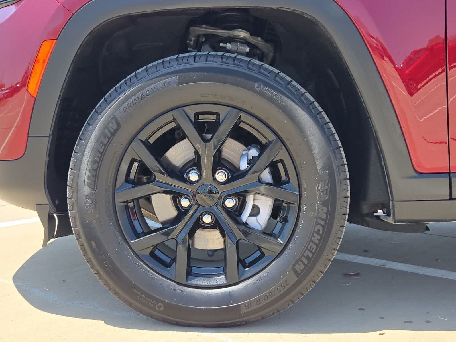 Used 2025 Jeep Grand Cherokee Altitude RWD image 12