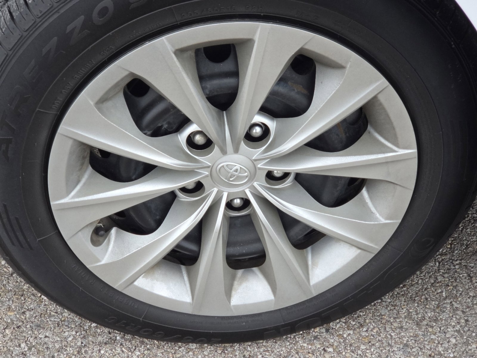 Used 2016 Toyota Camry LE image 9