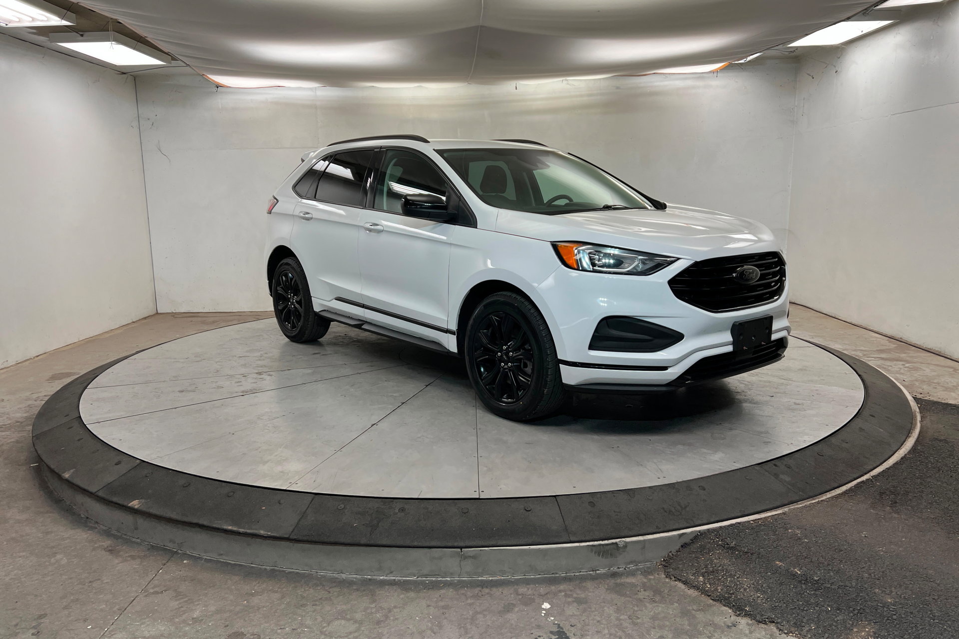 Used 2022 Ford Edge SE w/ Black Appearance Package image 7