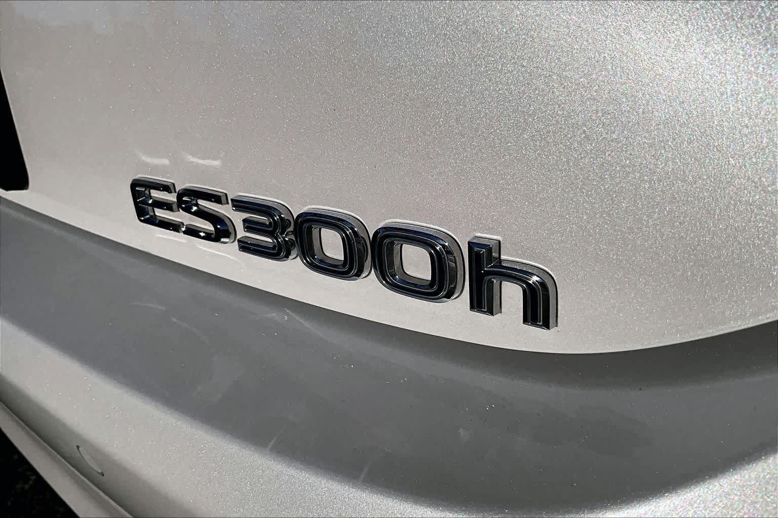 Used 2021 Lexus ES 300h w/ Accessory Package FWD image 29
