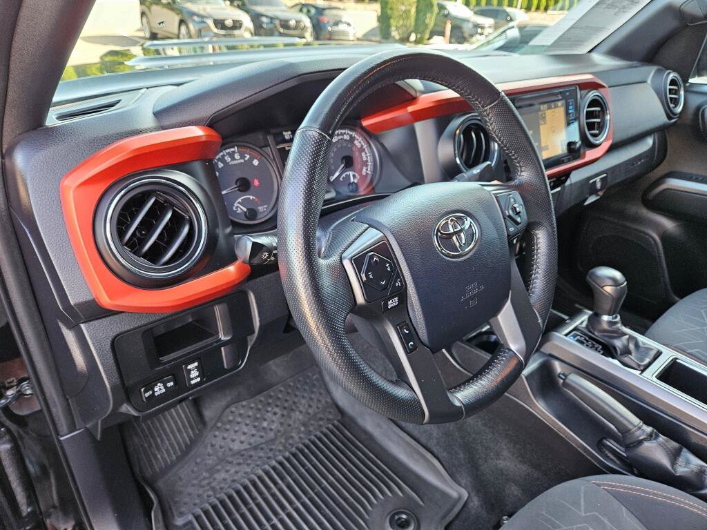 Used 2016 Toyota Tacoma TRD Sport w/ Premium & Technology Package AWD/4WD image 16