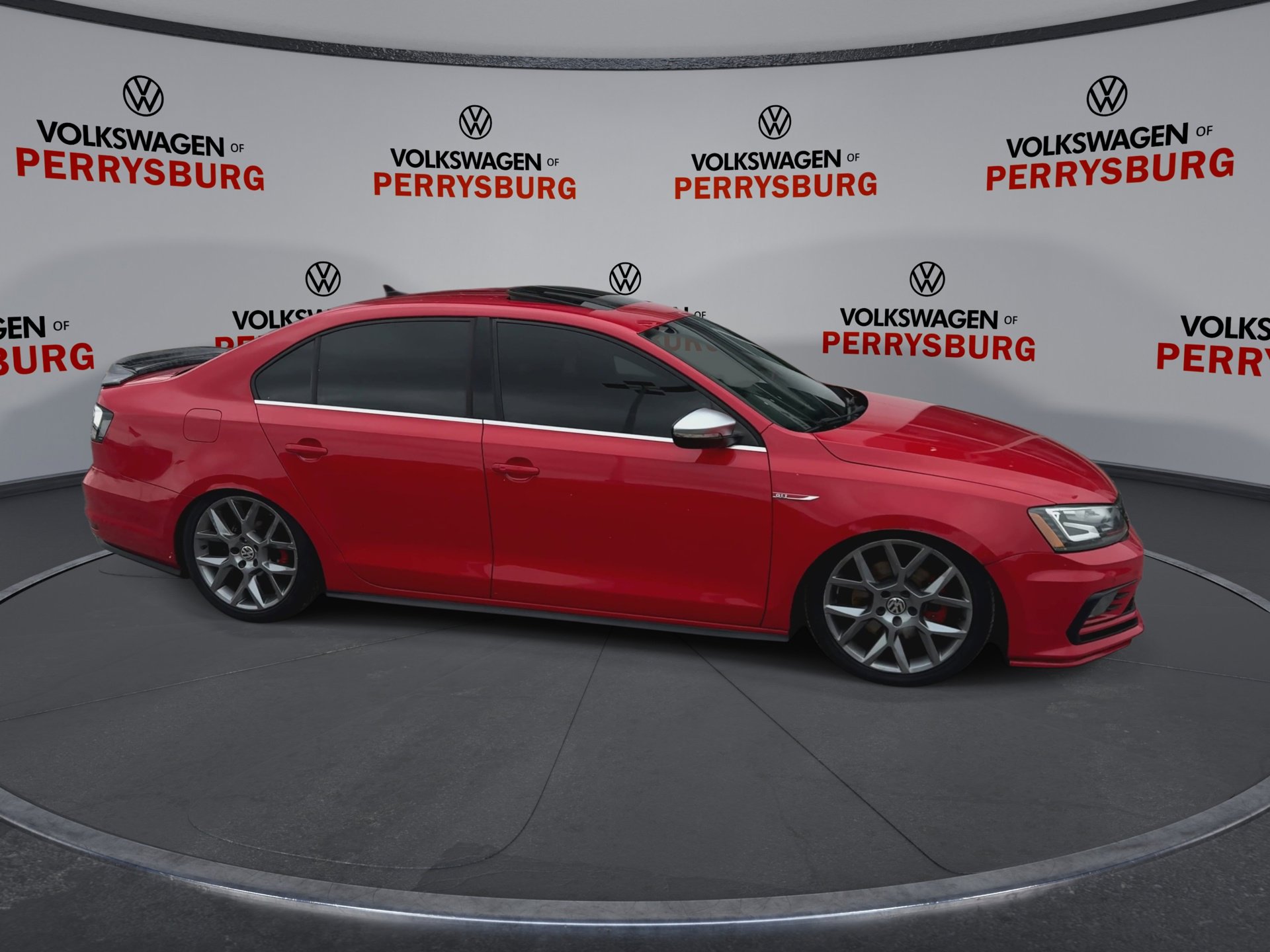 Used 2016 Volkswagen Jetta GLI SEL image 2