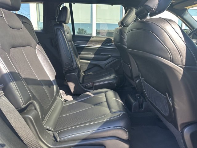 Used 2024 Jeep Grand Cherokee L Limited w/ Luxury Tech Group II image 30