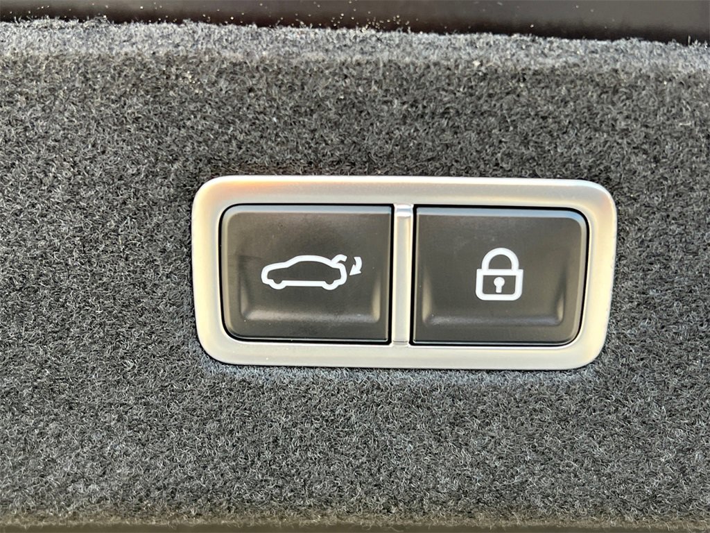 Used 2025 Genesis G90 3.5T image 19