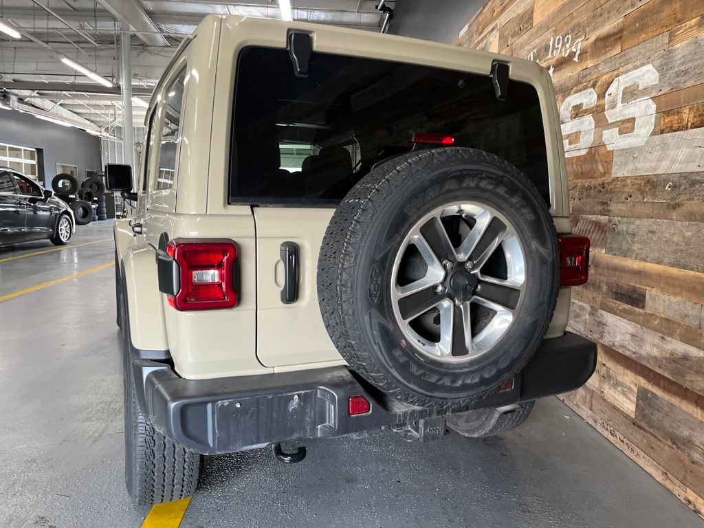 Used 2022 Jeep Wrangler Unlimited Sahara w/ LED Lighting Group AWD/4WD image 16