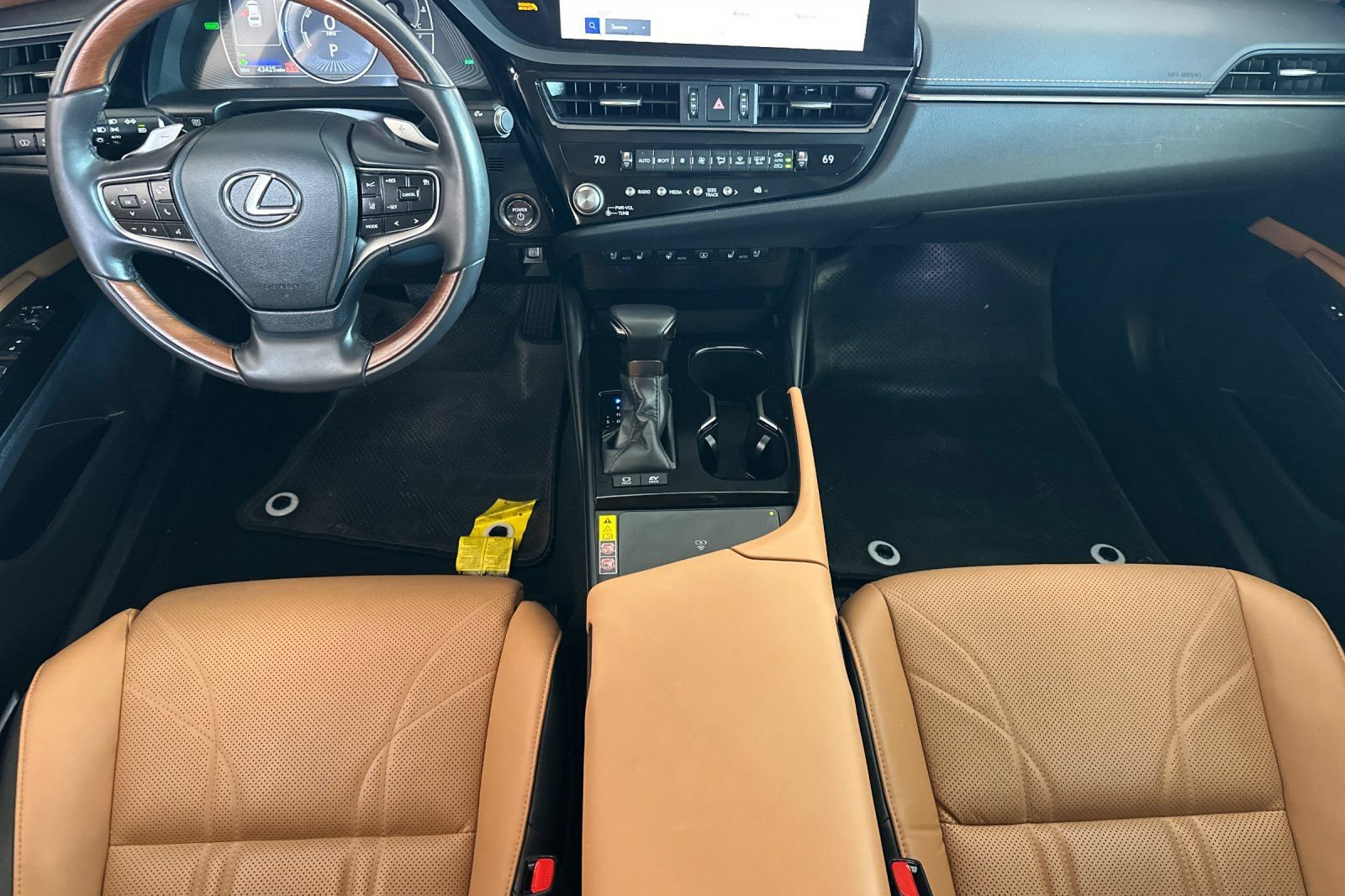 Used 2024 Lexus ES 300h w/ Accessory Package (Z1) FWD image 10
