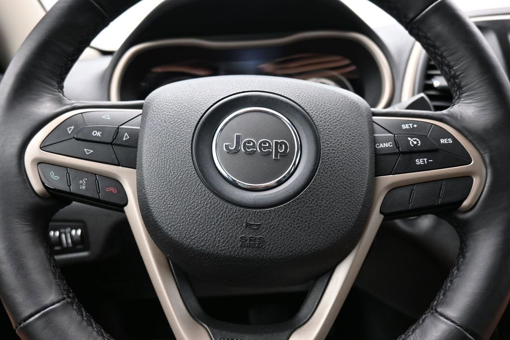 Used 2016 Jeep Cherokee Limited AWD/4WD image 29