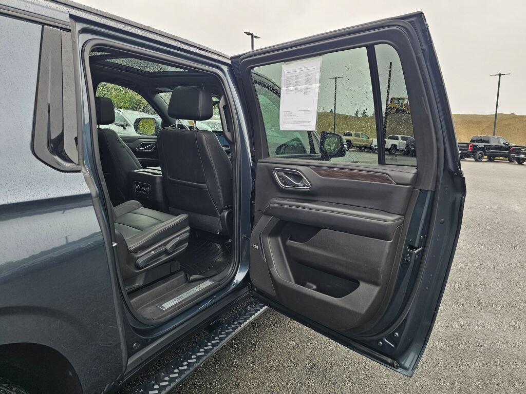 Used 2021 Chevrolet Suburban Z71 w/ Z71 Signature Package AWD/4WD image 27