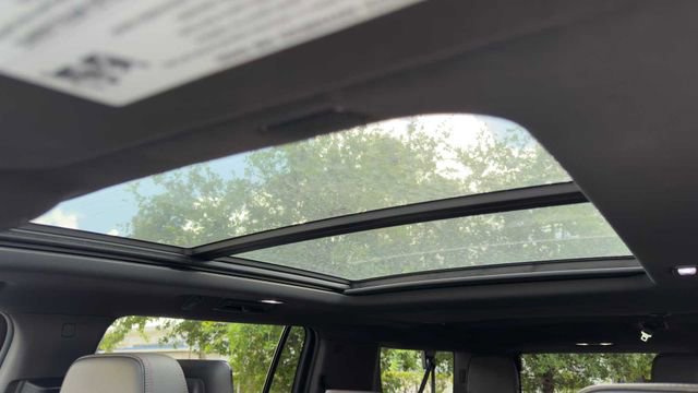 Used 2021 Chevrolet Suburban RST w/ Luxury Package RWD image 33