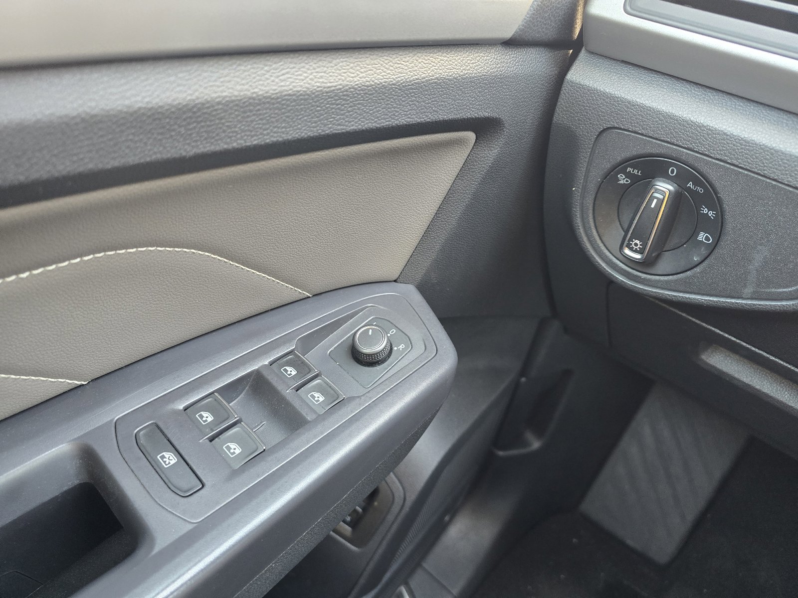 Used 2021 Volkswagen Atlas SE AWD/4WD image 23