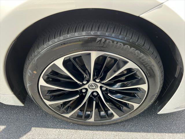 Certified 2023 Lexus LS 500 AWD w/ Luxury Package image 12