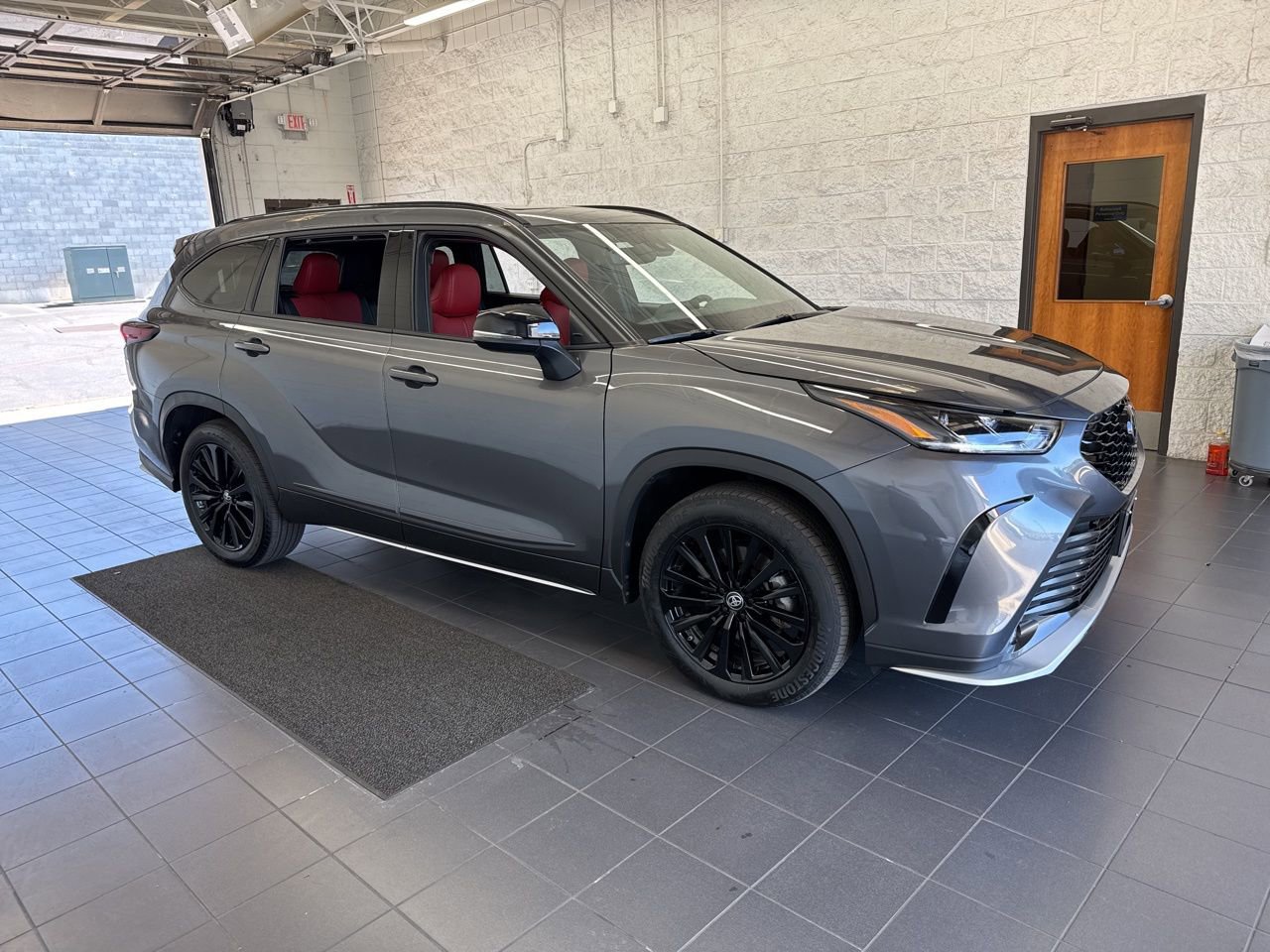 Used 2025 Toyota Highlander XSE