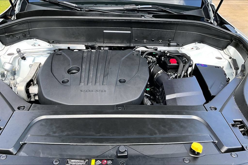 Certified 2025 Volvo XC90 B5 Plus AWD/4WD image 13