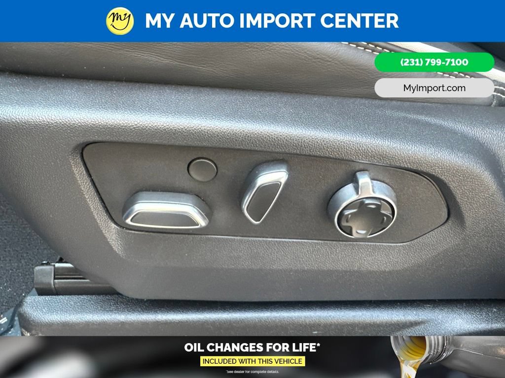 Used 2025 GMC Yukon XL AT4 Ultimate AWD/4WD image 13