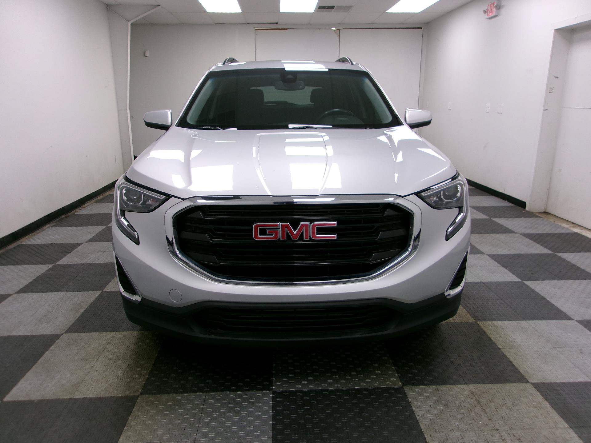 Used 2020 GMC Terrain SLE w/ Driver Convenience Package FWD image 16