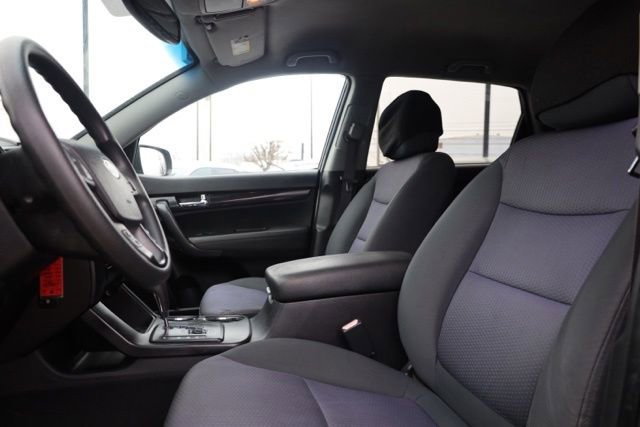 Used 2012 Kia Sorento LX w/ Third Row Pkg image 16