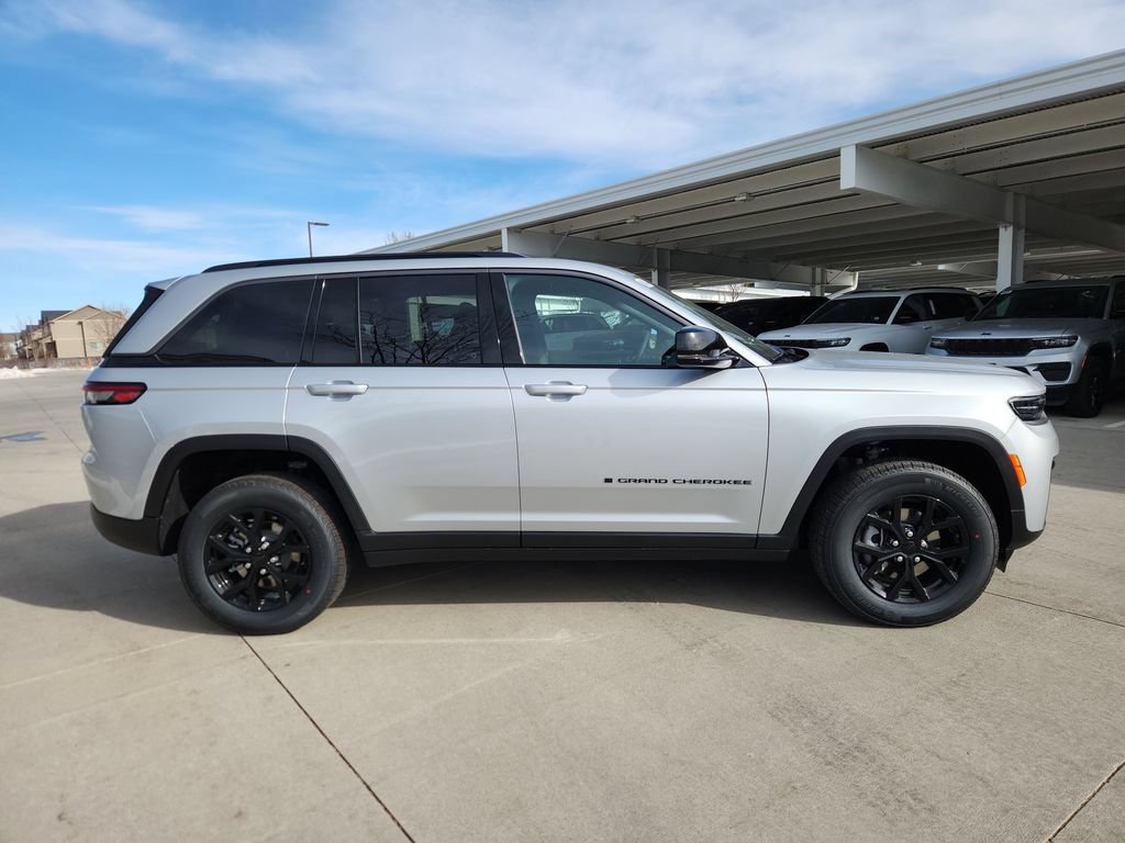 New 2026 Jeep Grand Cherokee Altitude AWD/4WD image 2