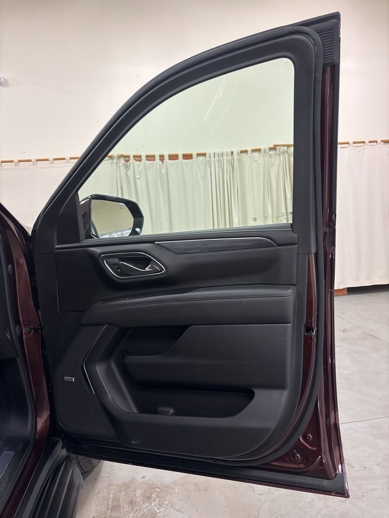 Used 2023 GMC Yukon SLT w/ SLT Luxury Package image 29