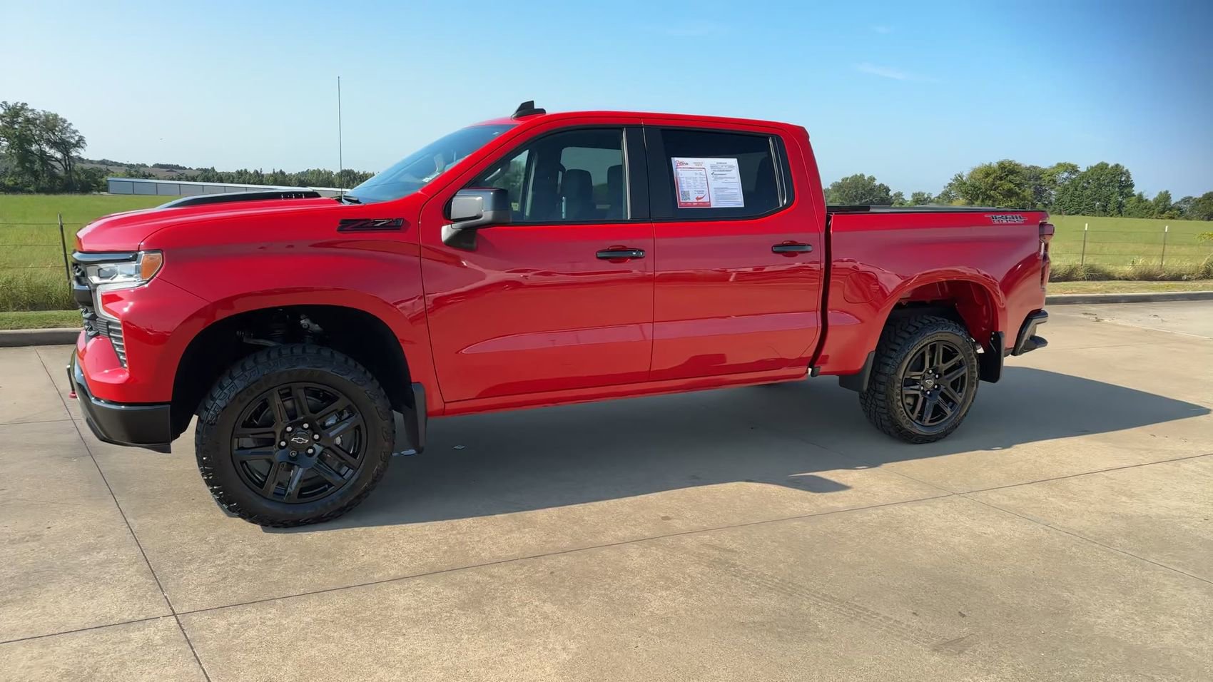 Used 2024 Chevrolet Silverado 1500 LT Trail Boss w/ LPO, Dark Essentials Package AWD/4WD image 4