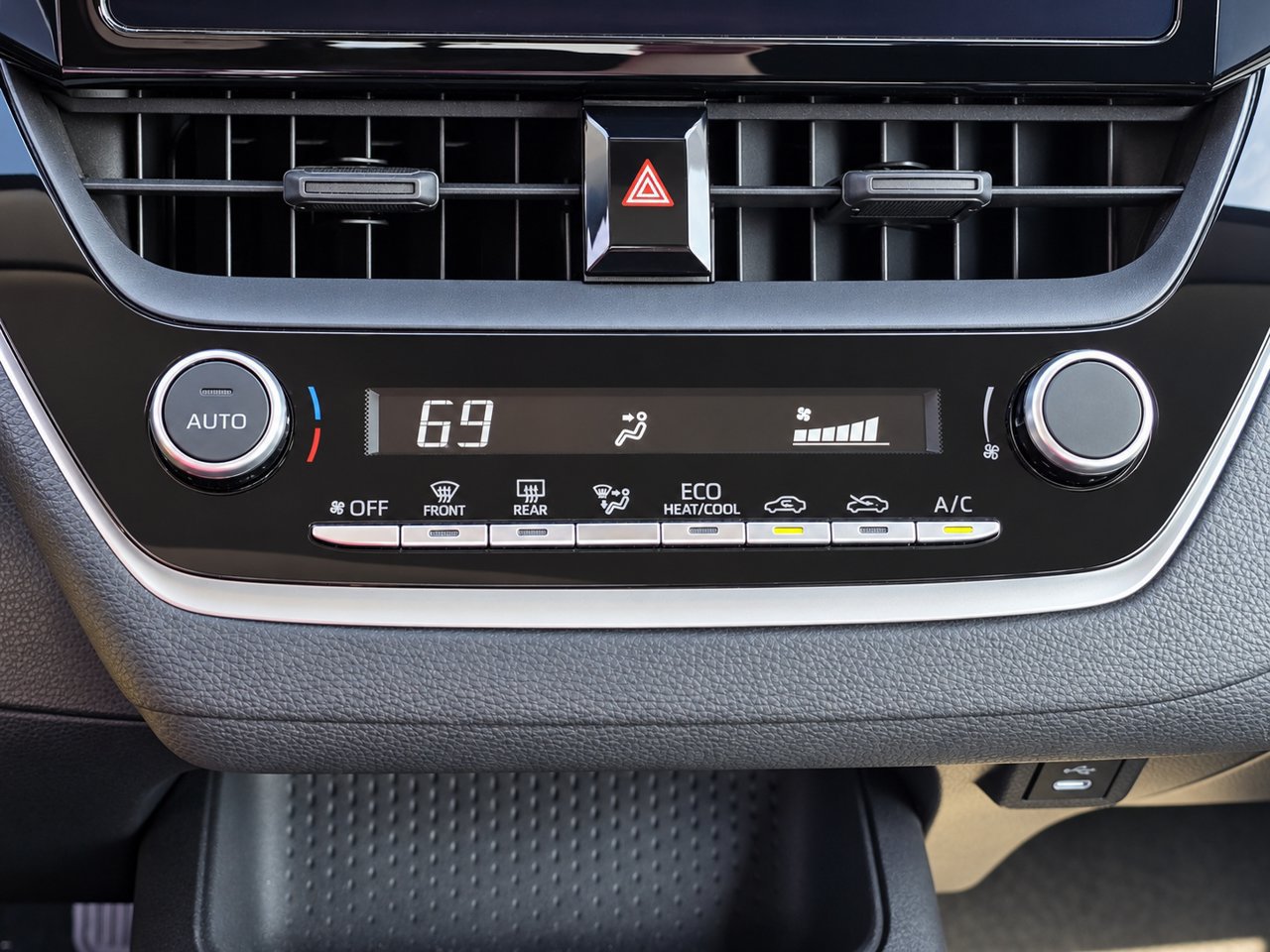 Used 2025 Toyota Corolla LE FWD image 16
