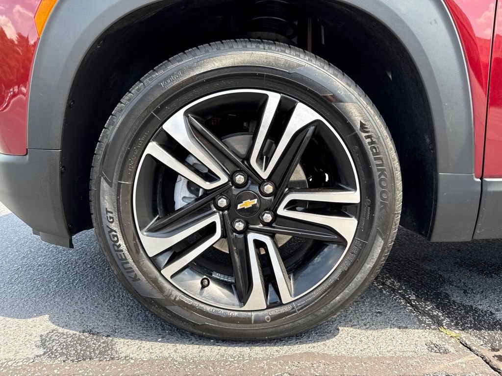 Used 2025 Chevrolet TrailBlazer LT w/ LPO, Blackout Package FWD image 29