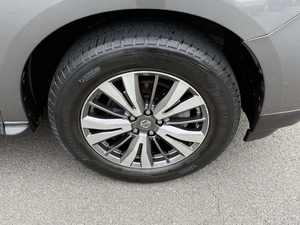 Used 2020 Nissan Pathfinder SL FWD image 11