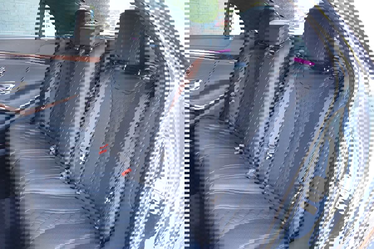 Used 2019 Mercedes-Benz S 560 Sedan w/ AMG Line Exterior image 32